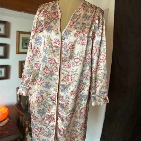 Vintage Floral Satin Robe/Kimono - Picture 1 of 1